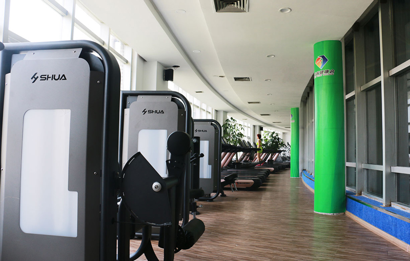 健身房器材